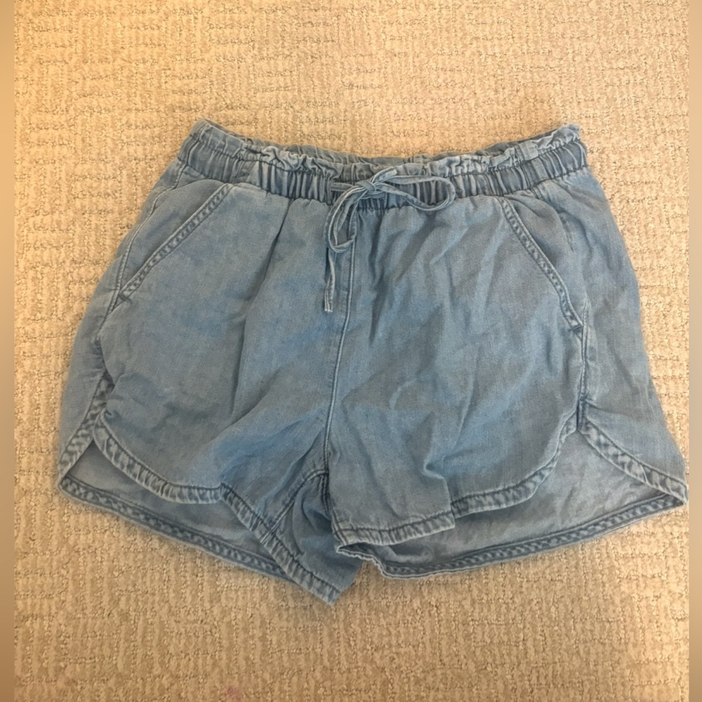 🏷️American Eagle Ruched Tie Shorts